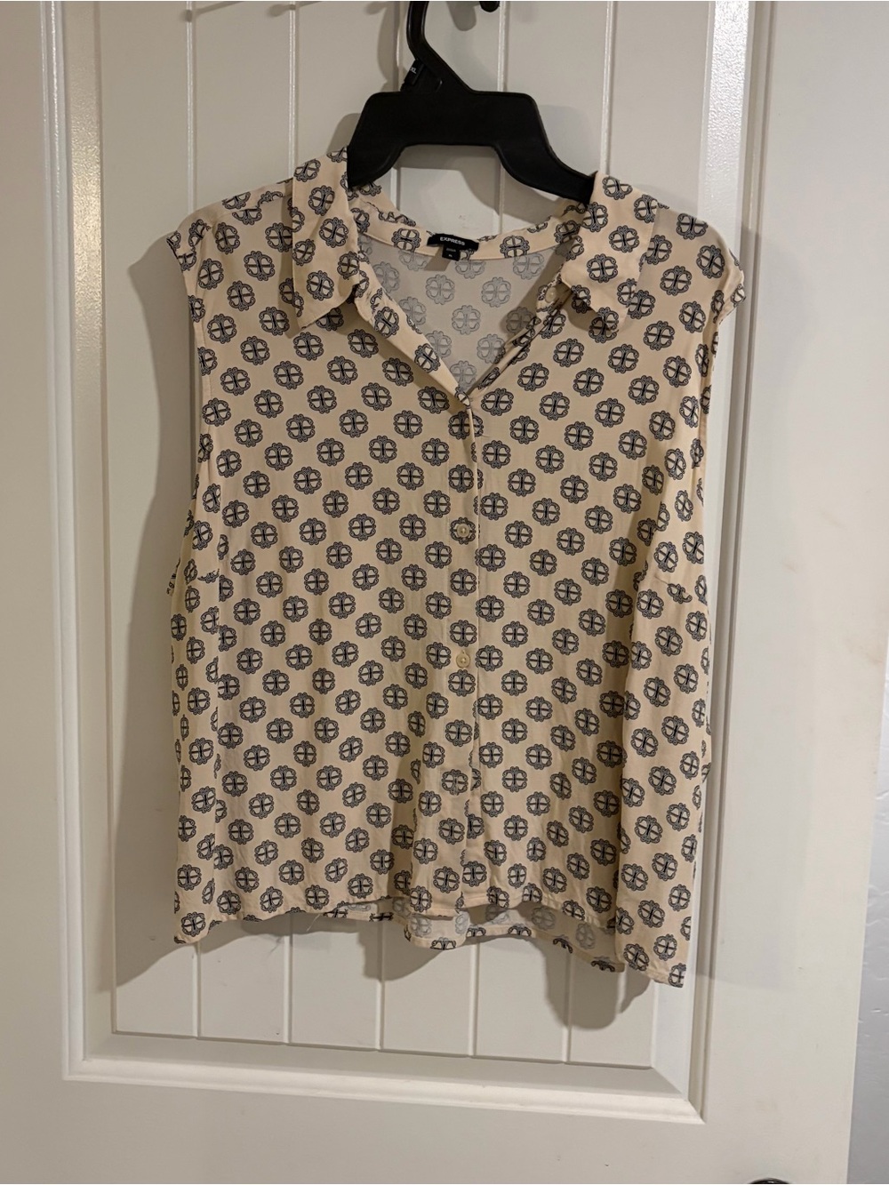 Express Sleeveless Collared Blouse in Cream and Black Medallion Print